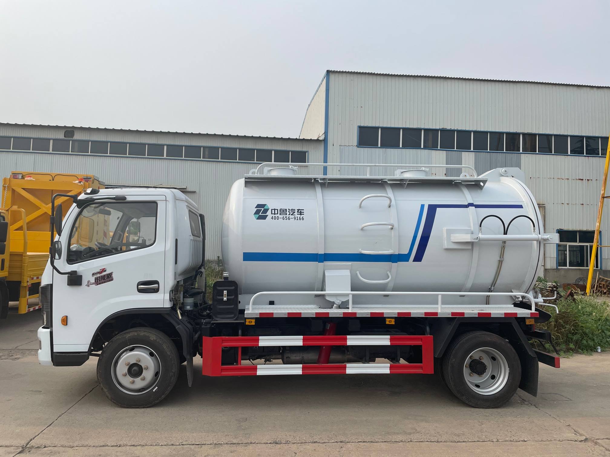 Vacuum Tank Truck