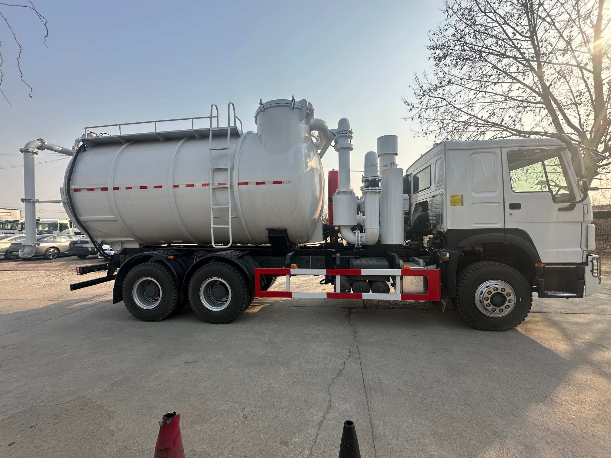 Industrial Vacuum Powder Tank Truck