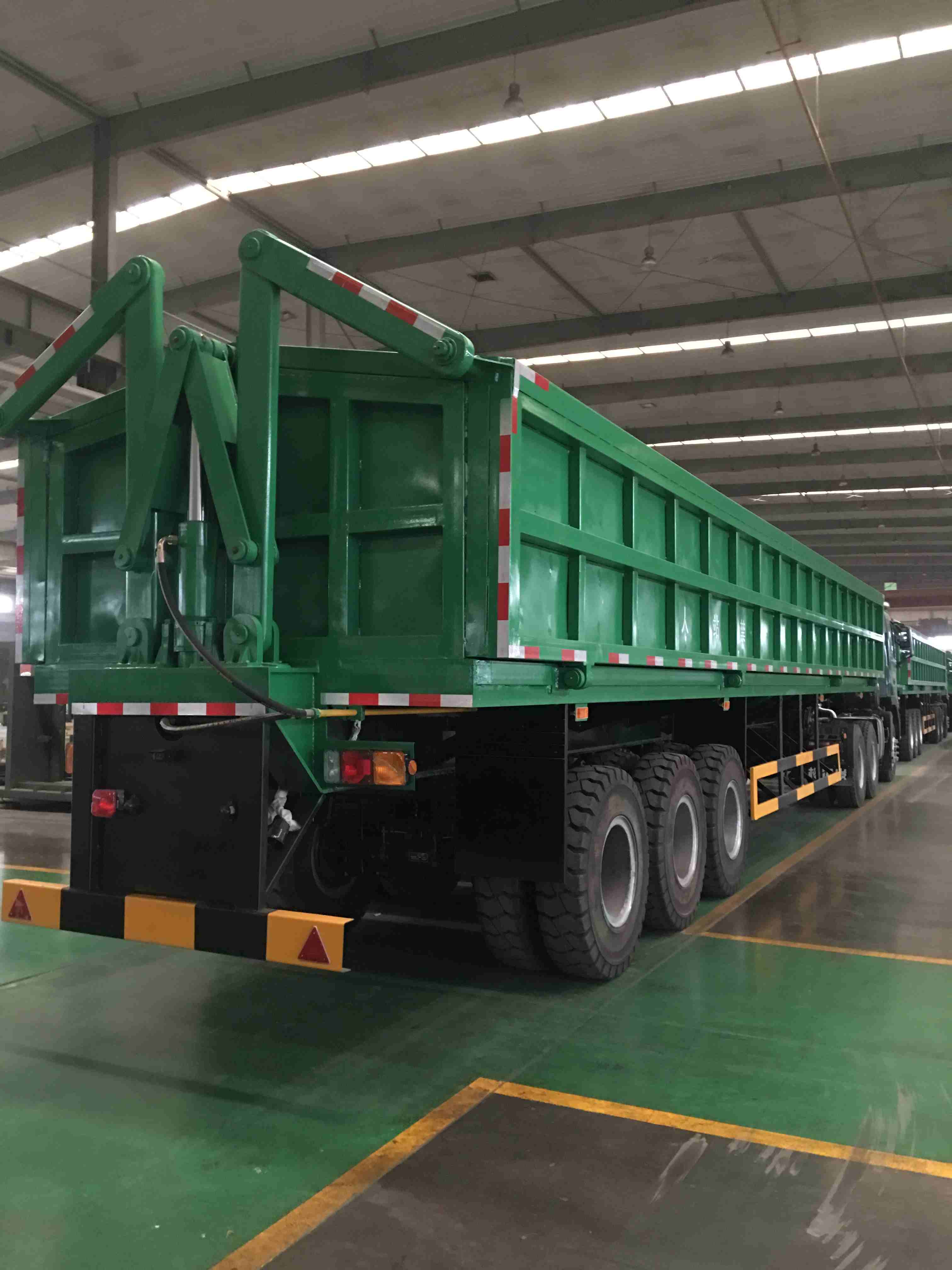 High-temperature billet hot-feeding car