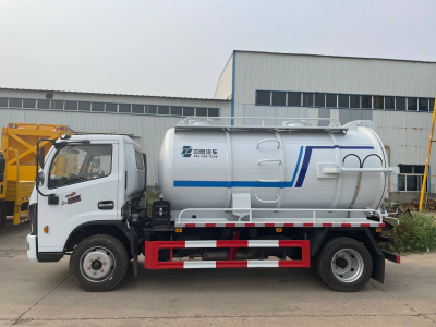 Vacuum Tank Truck