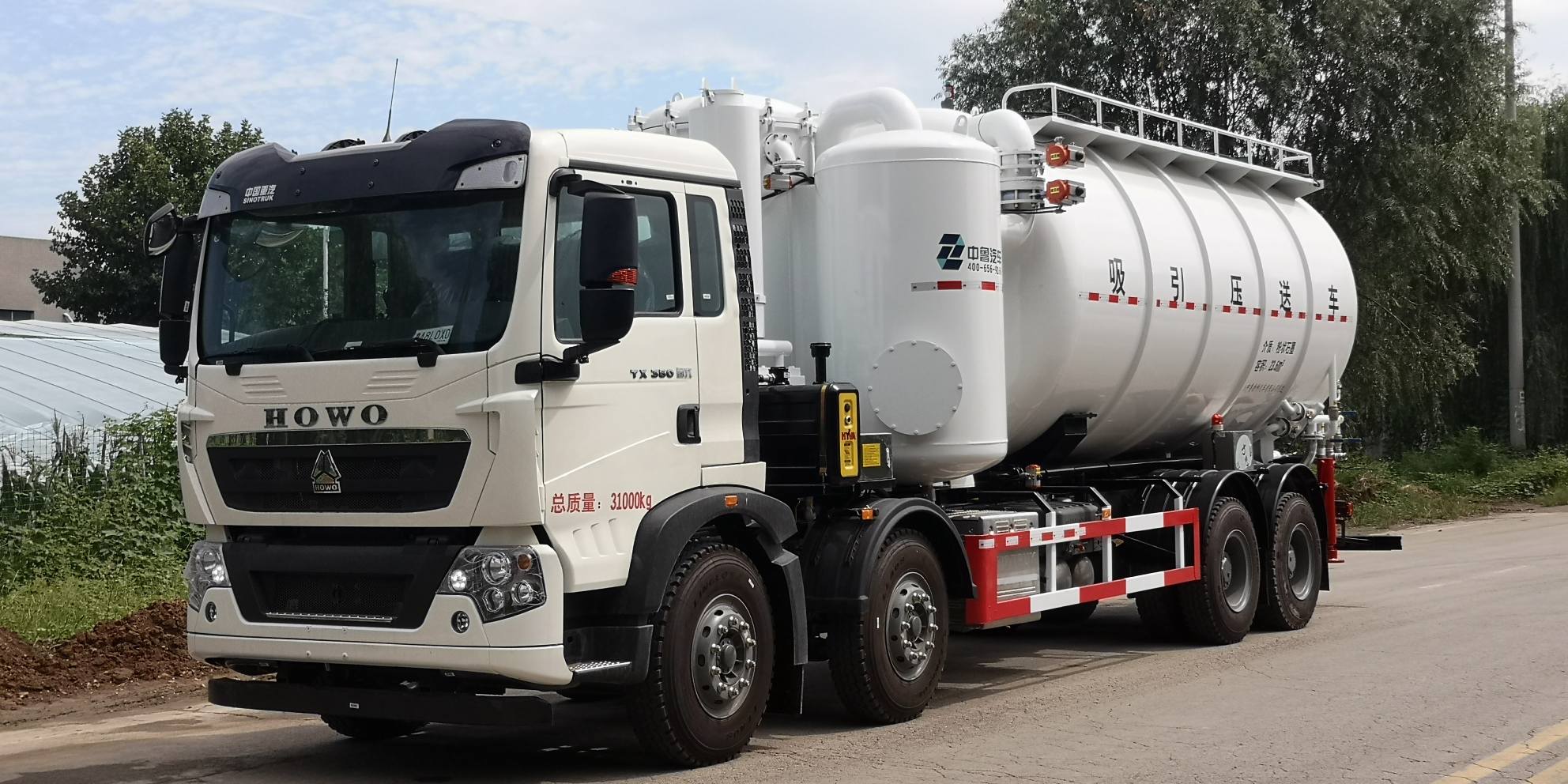 The negative pressure suction and discharge vehicle