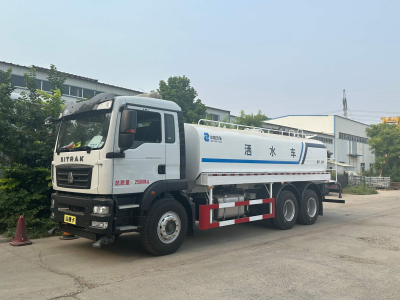 Road flushing sprinkler truck