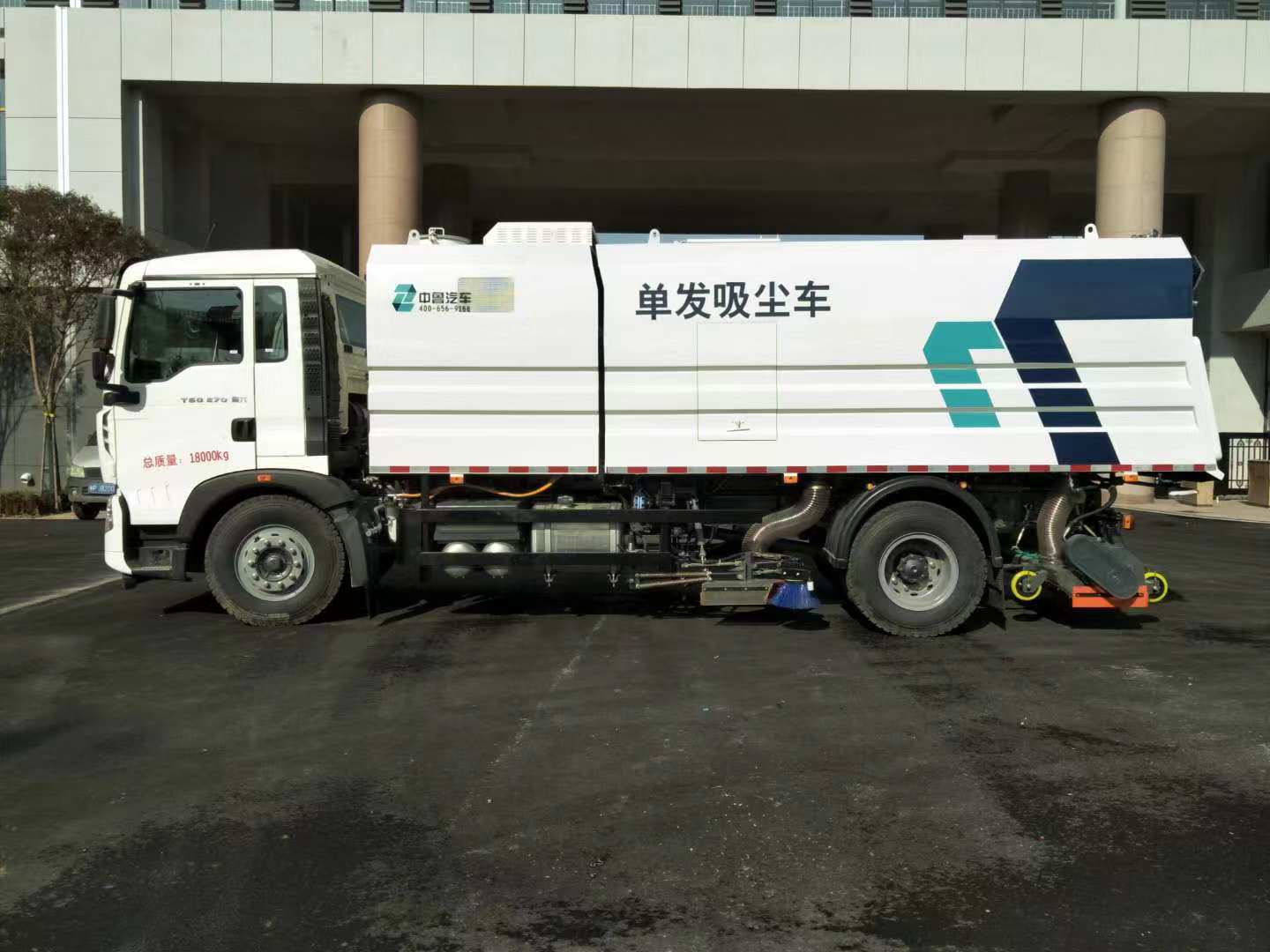 Road Vacuum Sweeper
