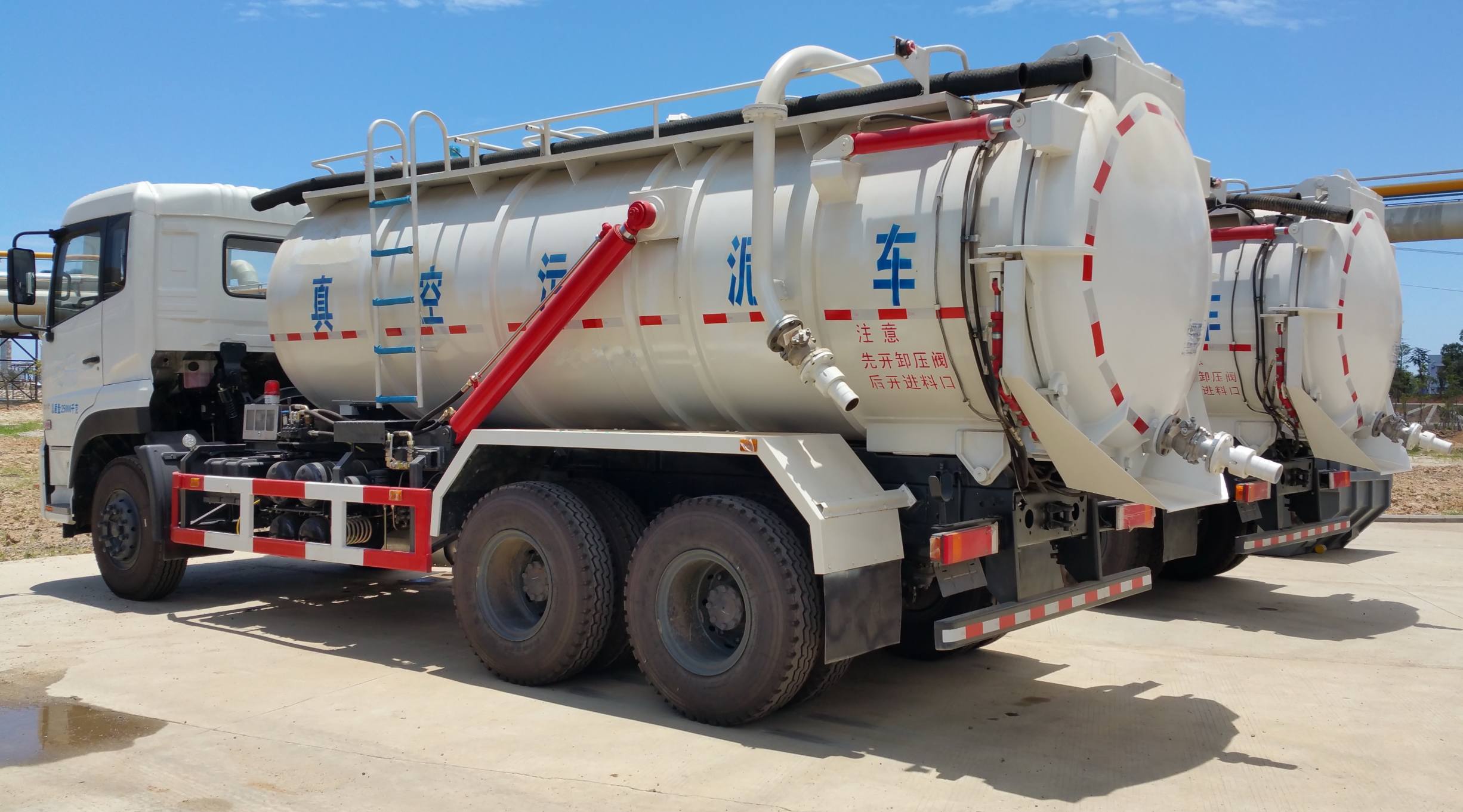Vacuum Sewage Suction Truck